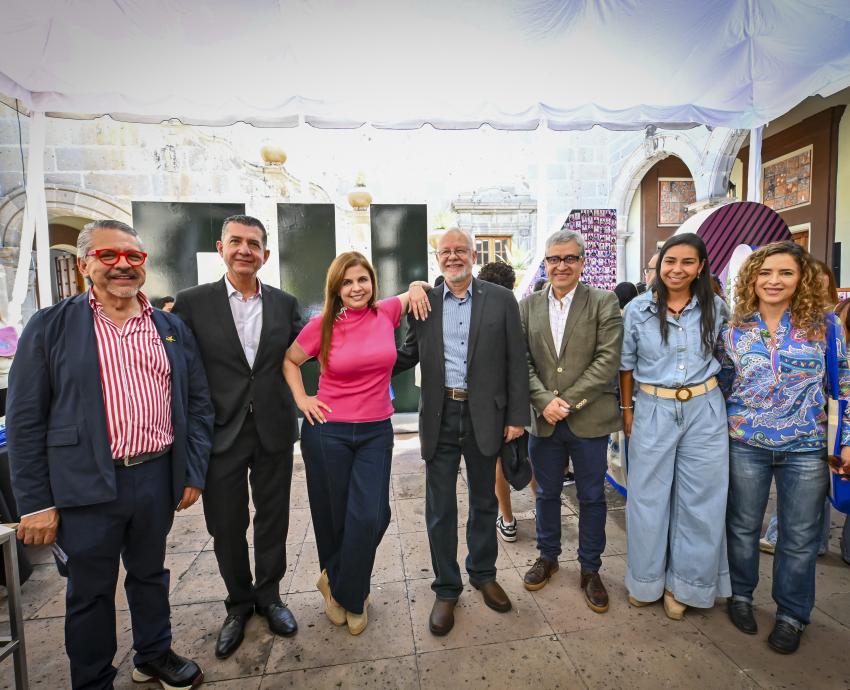 Celebran 40 años de la FIL con reapertura y renovación de archivo histórico elaborado en 2006