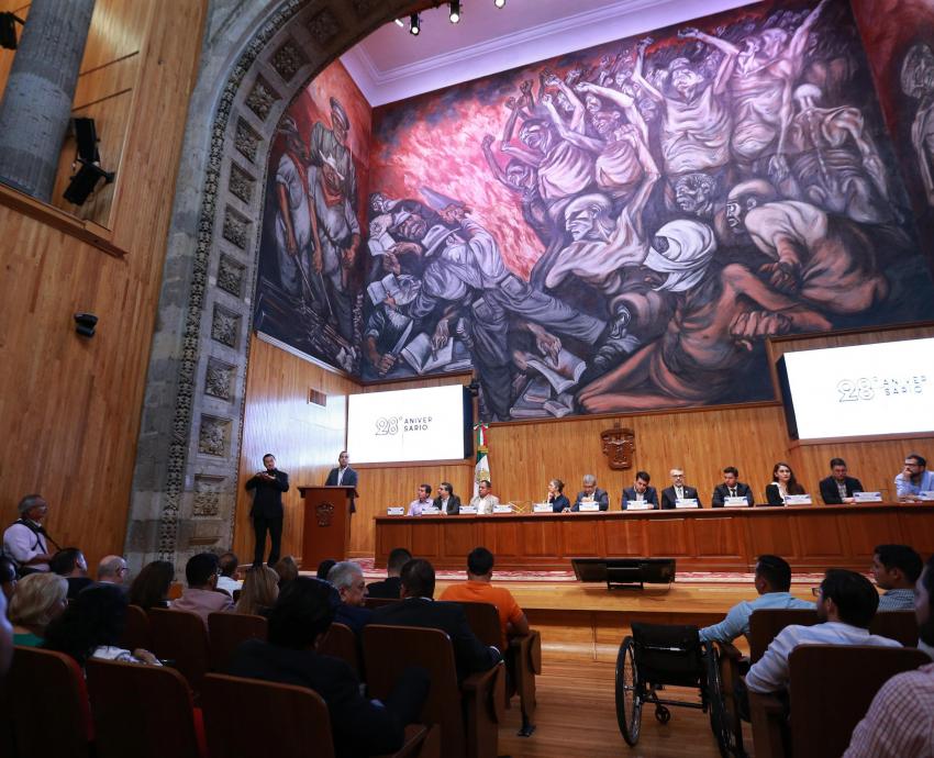 Celebran el 28 aniversario de la FEU en el Paraninfo Enrique Díaz de León