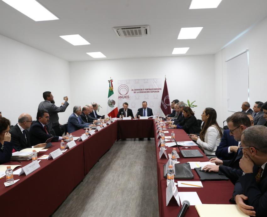 Rector General de la UdeG presenta informe 2018 de la Región Centro Occidente de la ANUIES