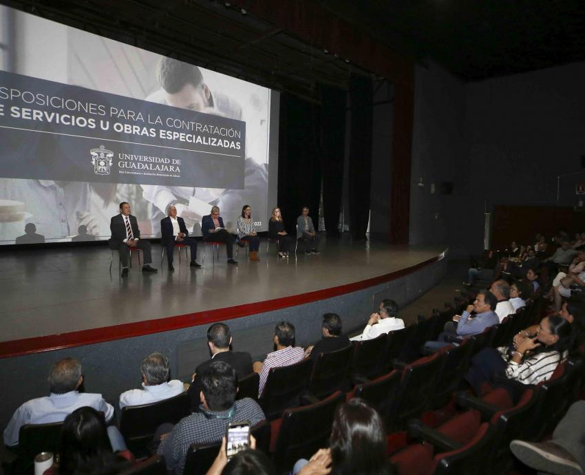 Capacitan a personal administrativo en materia de contrataciones especializadas