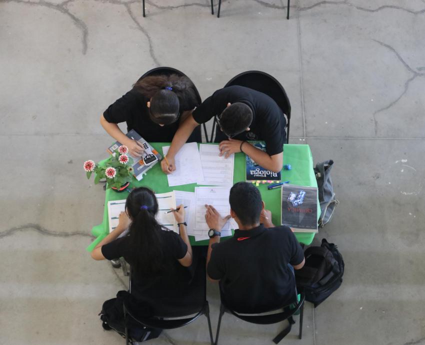 Acercan ciencias básicas a estudiantes del SEMS