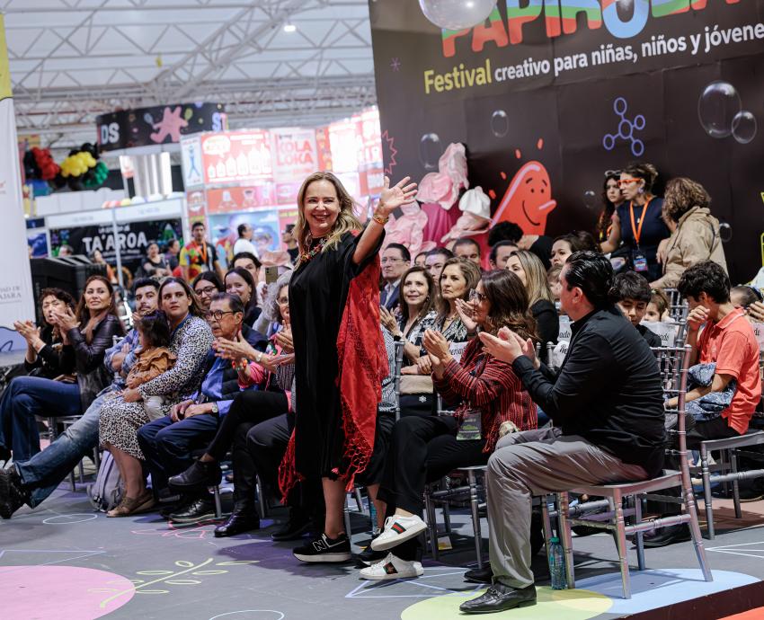 Moda, color y patrimonio en el desfile de Takasami en Papirolas 2026
