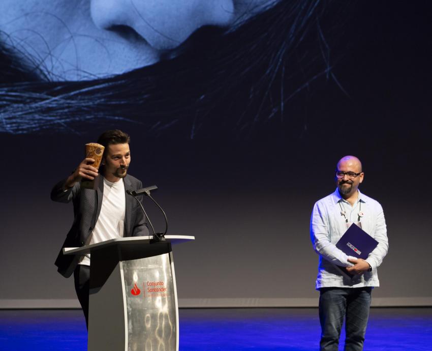 ISPA entrega a Diego Luna el Premio al Artista Distinguido