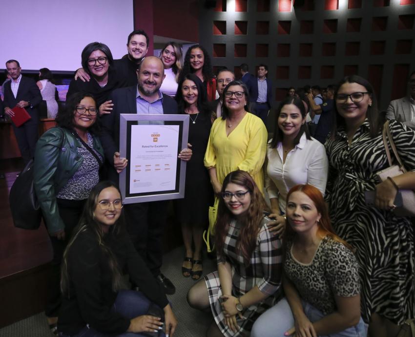Recibe Universidad de Guadalajara reconocimientos QS Stars a la calidad