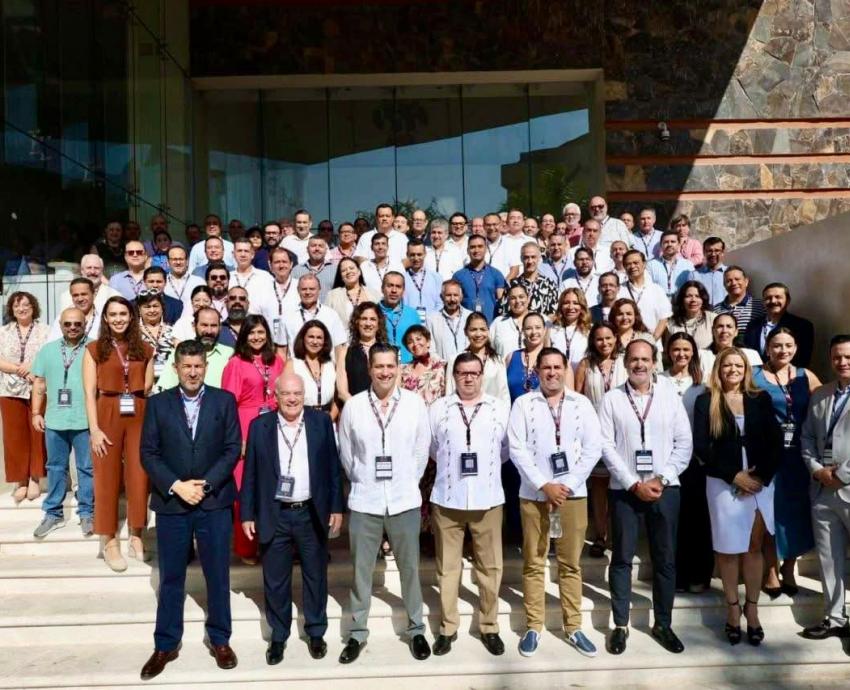 UdeG fortalece alianzas con la Cuarta Hélice en Congreso de la Industria de la Alta Tecnología