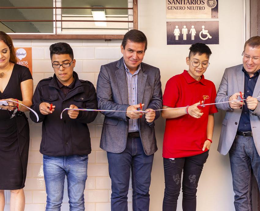 Habilita la Preparatoria 6 dos sanitarios de género neutro