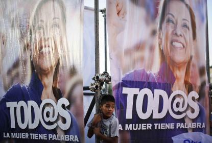 Mujeres que buscan cargos de elección popular, obtienen menos cobertura de los medios