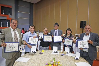 Condecora SEMS a personal académico y administrativo por 20 y 25 años de servicio en la UdeG