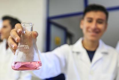 Obtiene delegación de estudiantes del SEMS un tercer lugar en torneo de Química realizado en Ucrania