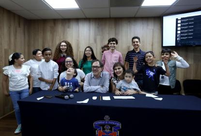 Radio UdeG festeja 18 años de “Dimensión colorida”