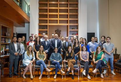 UdeG dará seguimiento académico de sus becarios de posgrado