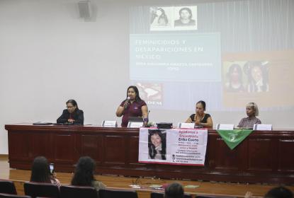 Activistas y académicas piden detener la violencia hacia las mujeres