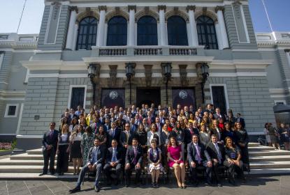 Debaten especialistas sobre construcción de ciudadanía, interculturalidad y desafíos democráticos