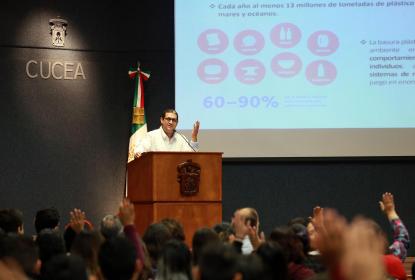 Plásticos y sobrepesca podrían afectar la alimentación humana en 50 años