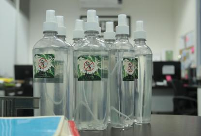 Inicia CUCEI distribución de repelente contra mosquitos