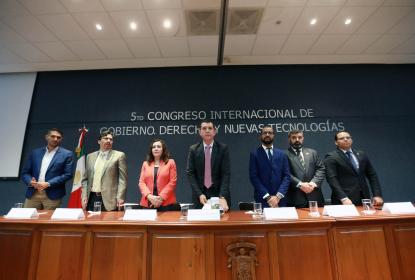 Replantean dilemas éticos de redes sociales, en CUCEA