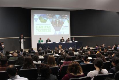 Reflexión y praxis deben contribuir a solucionar problemas ambientales