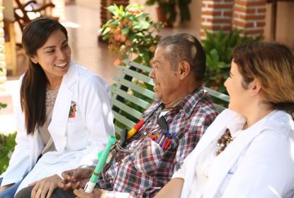 Recomiendan cercanía y empatía con los adultos mayores ante el Covid-19