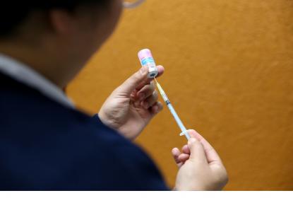 Recomiendan aplicación inmediata de vacuna contra influenza en este invierno, podría reducir síntomas del COVID-19