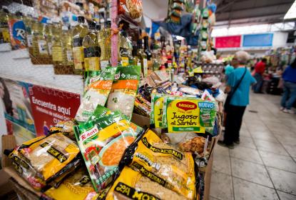 Especialista en favor de crear sellos para alertar si un producto tiene alimentos transgénicos