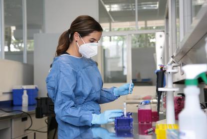 Avanzan con paso firme mujeres y niñas en la ciencia