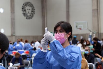 UdeG llama a comunidad académica a aplicarse refuerzo de vacuna contra COVID-19