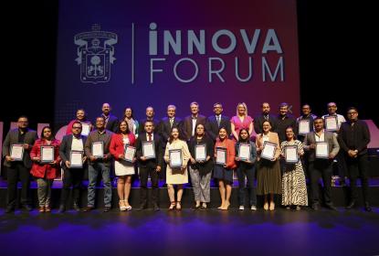 Premian a docentes que desarrollan prácticas de educación innovadora en las aulas