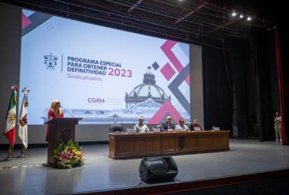 Entregan contrato de definitividad a 459 trabajadores universitarios