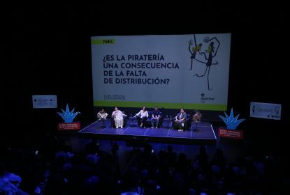 Confrontan opiniones sobre la piratería en el cine