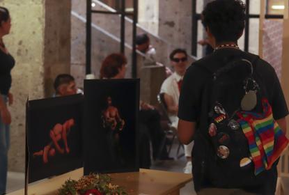 Expresan con técnicas y talento artístico los colores y la vida en la diversidad sexual