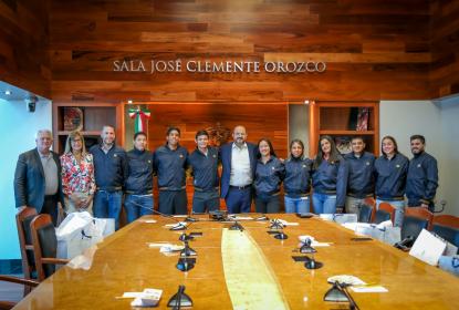 Felicita Rector General a medallistas universitarios