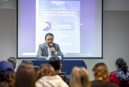 Comparte el periodista Jonathan Lomelí, el arte de la entrevista en tiempos de polarización