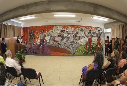 Obed Calderón presenta “Liberatura”, mural sobre el conocimiento, en Preparatoria 13