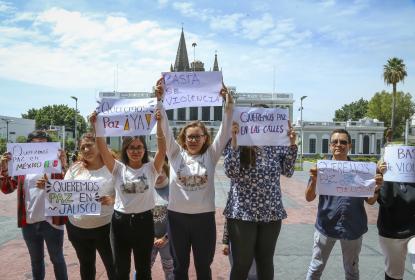Realiza UdeG paro simbólico de labores para exigir un alto a la violencia