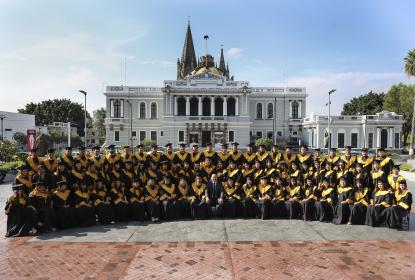 Apadrina Rector General a graduados de Abogados del CUTonalá