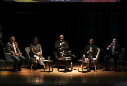 Presentan “Leones de corazón”, libro con historias de egresados destacados de la Preparatoria 7