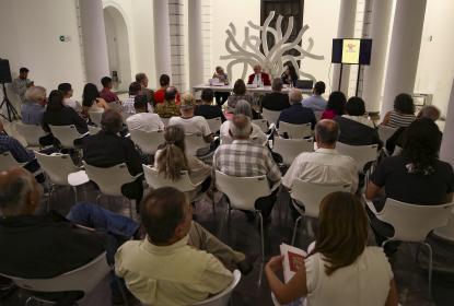 Reúne MUSA en catálogo “Los colores del Sol”, de Paco de la Peña