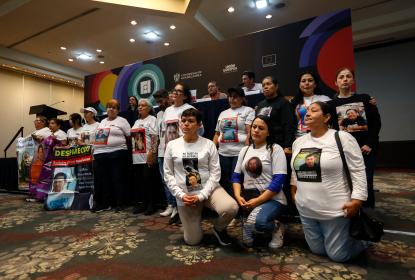 Colectivos de personas desaparecidas, académicos y periodistas participan en FIL Pensamiento