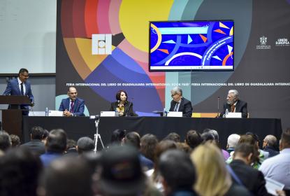 La función de las bibliotecas como instituciones sociales a debate en la FIL 37