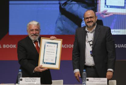 Recibe José Porfirio Tamez Solís Homenaje al Bibliotecario FIL 2023