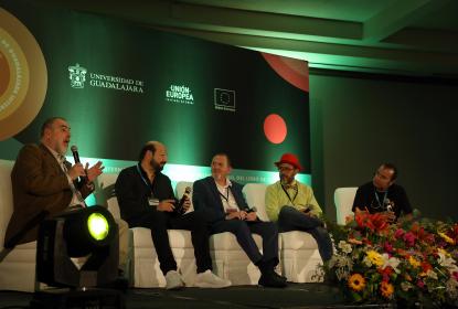 Discuten moneros el papel de los cartones críticos en un México polarizado