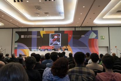 Más allá del cartón diario, ¿qué hace un monero en su tiempo libre?