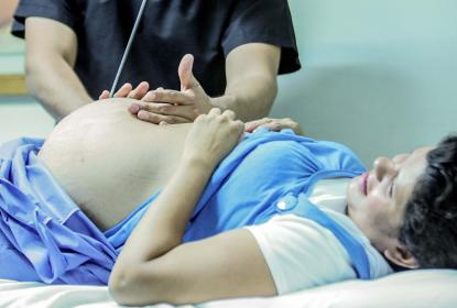 Crean guía y recomendaciones con lenguaje accesible para tiempo de embarazo