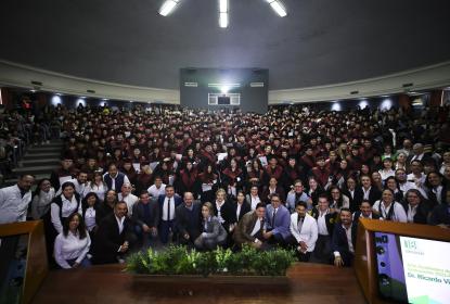 Apadrina Rector General a 287 estudiantes de la Preparatoria 18