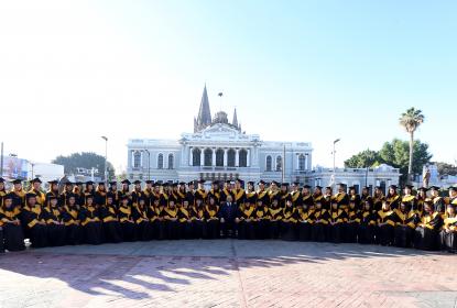 Apadrina Rector General a 78 egresados de la licenciatura en Criminología 