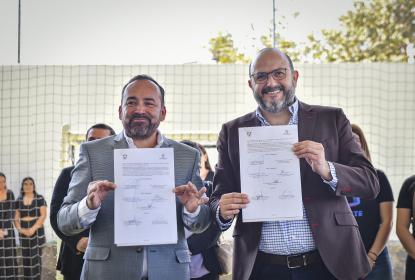 Preparatoria Tonalá Centro recibe escrituras, luego de 35 años de labores