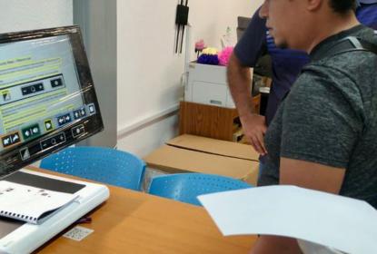 CUCSur incorpora tecnología para estudiantes con discapacidad visual