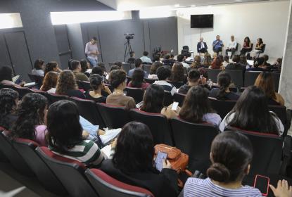 Migración contemporánea es forzada y responde a intereses económicos, afirman especialistas