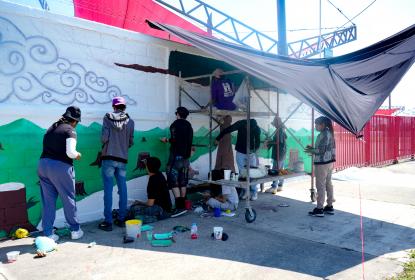 Estudiantes y profesores de la UdeG pintaron de colores y propuestas socioambientales muros de la ciudad