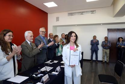 Recibe doctora Leticia Leal Moya registro de aspirante a la Rectoría General de la UdeG
